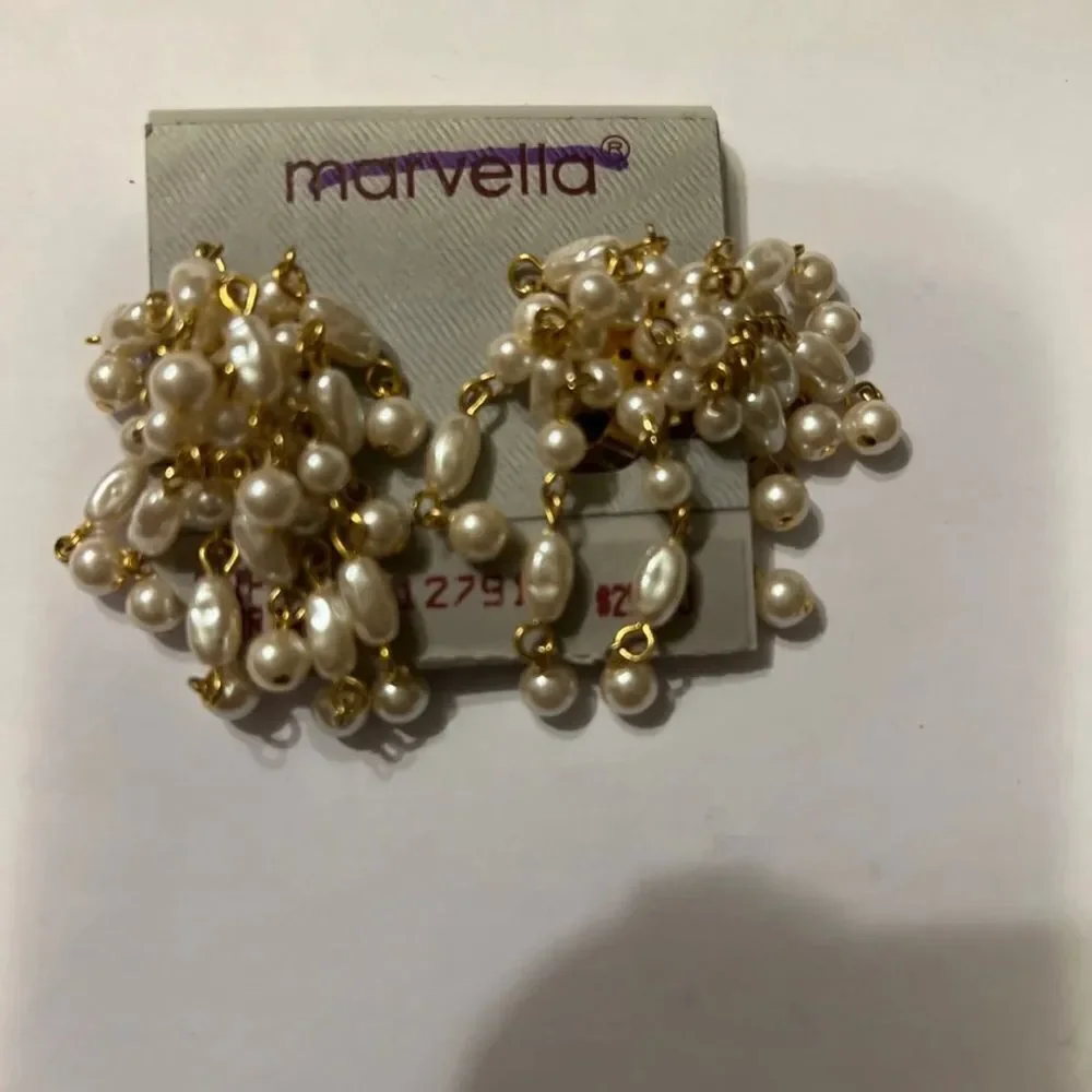 Vintage MARVELLA Faux Pearl Cluster CLIP Bauble Dangle Earrings Gold-Tone